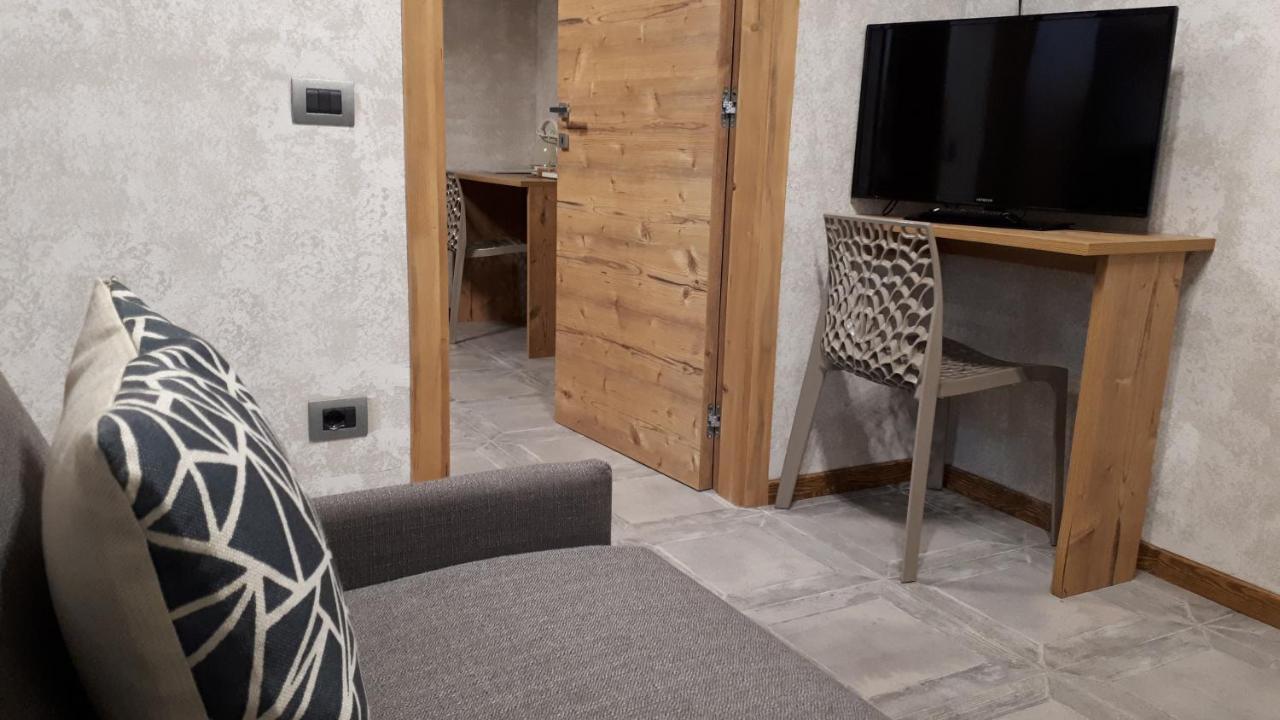 Hotel Bed & Rooms , Corte Rossa -1 Min Walk To Bernina Express Tirano Exterior foto